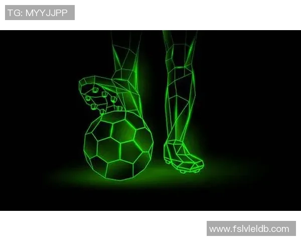 足球明星代言的创意广告图片展现了运动与时尚的完美结合