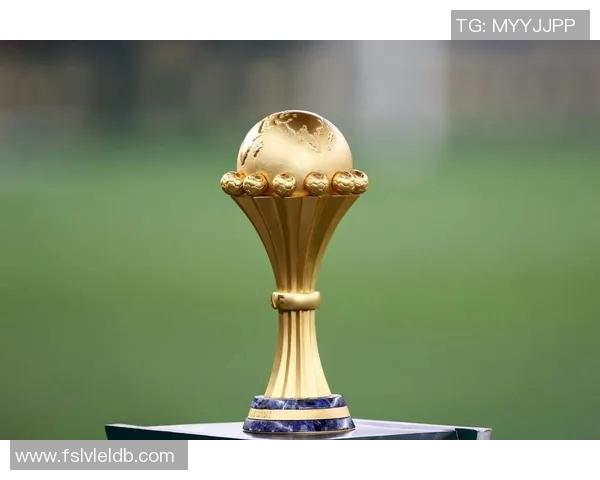 足球巨星齐聚一堂捧奖杯荣耀时刻展现无尽激情与梦想